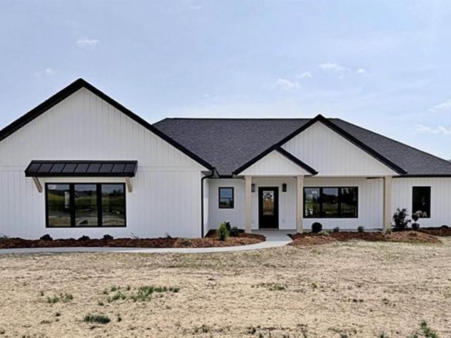 House for sale in Loogootee, Indiana