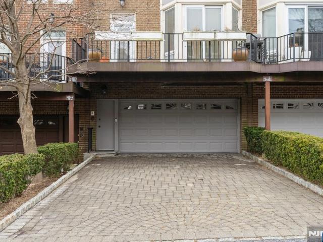 Townhouse for sale in Fort Lee