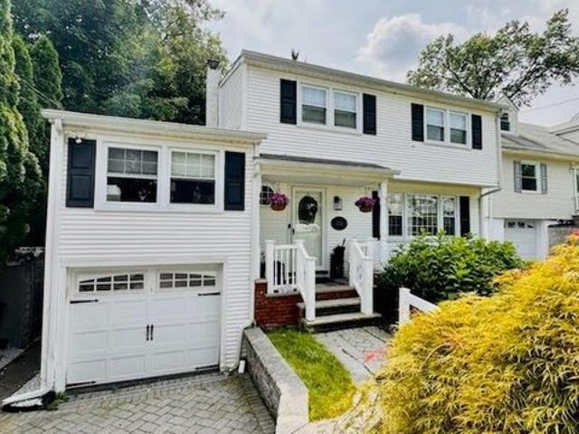 House for sale in Waldwick, New Jersey