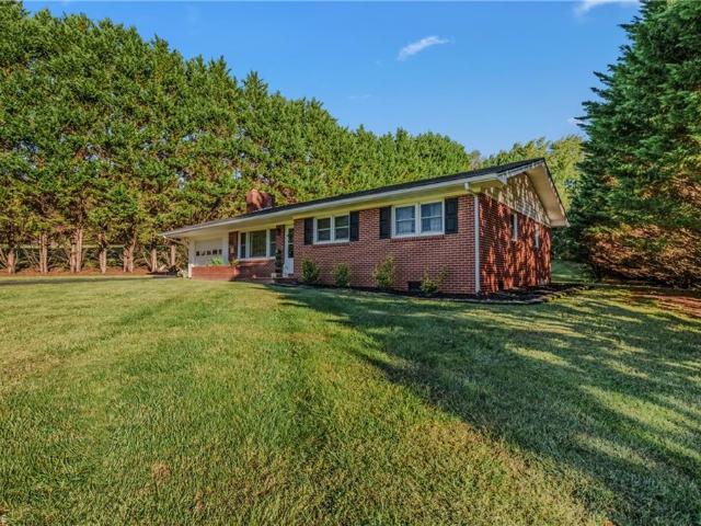 House for sale in White Plains, Mount Airy