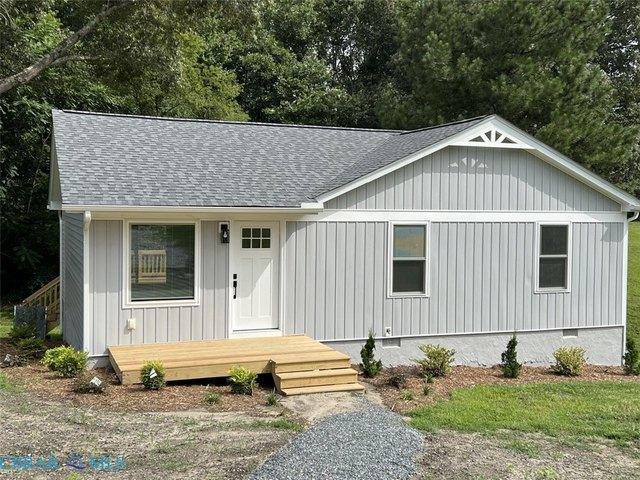 House for sale in Saluda, Middlesex County