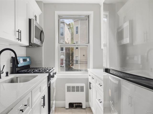 Condo for sale in Glenwood, New York
