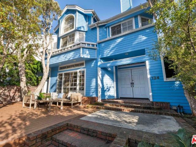 House for sale in Canoga Park, California