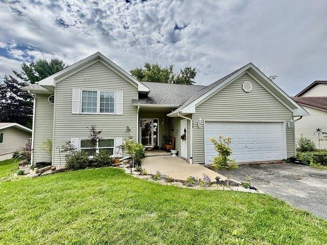 House for sale in Poplar Grove, Illinois