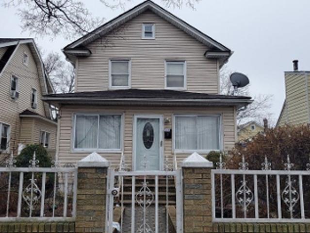 House for sale in Queens, Arverne