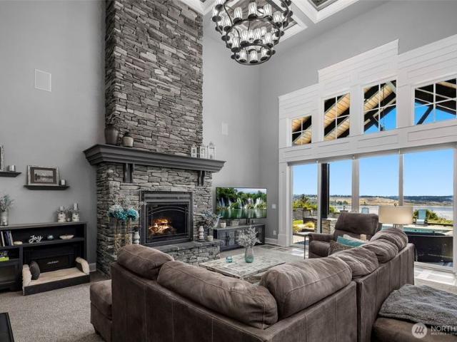 House for sale in Fox Island