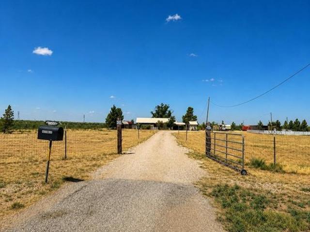 House for sale in Howard, Texas