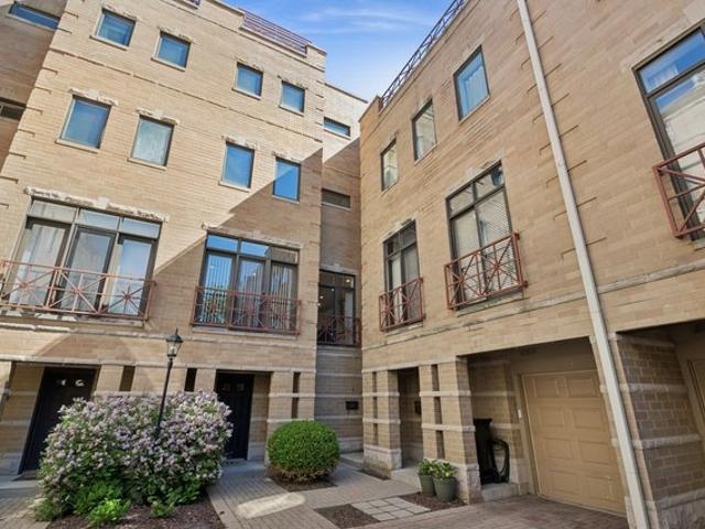 Townhouse for sale in Chicago, Cook County