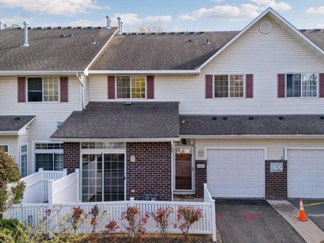 Townhouse for sale in Eden Prairie, Hennepin County