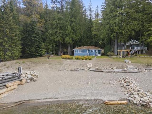 House for sale in Sirdar, British Columbia