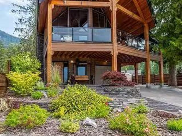 House for sale in Sirdar, British Columbia