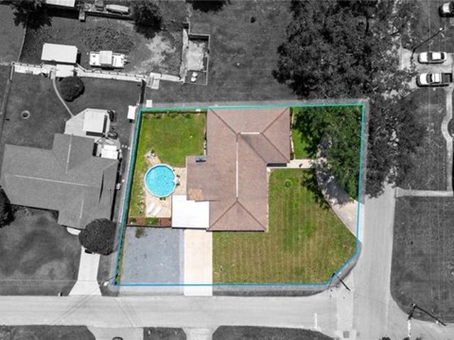 House for sale in Lake Panasoffkee, Florida