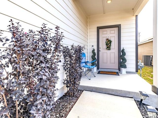 House for sale in Saint Hedwig, Texas