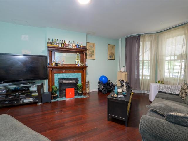 Townhouse for sale in Bronx