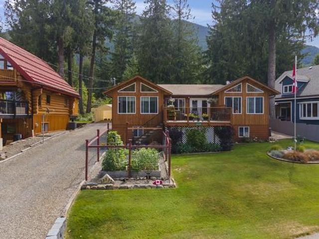 House for sale in Sirdar, British Columbia