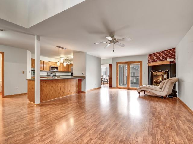 Townhouse for sale in Crestwood, Illinois