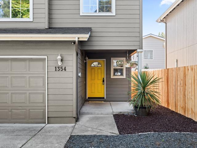 Townhouse for sale in Santa Clara, Eugene