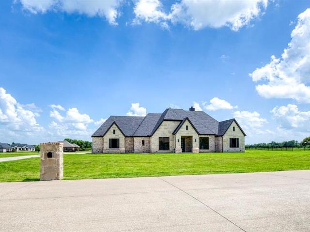 House for sale in Wills Point, Texas