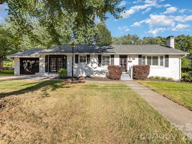 House for sale in Pfafftown, North Carolina