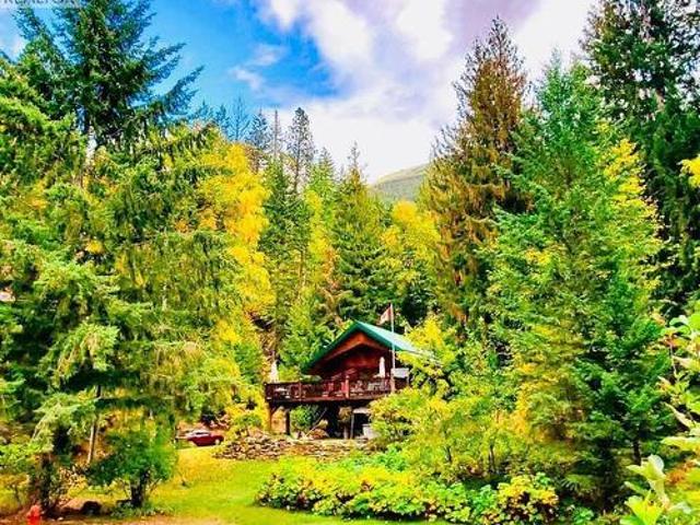 House for sale in Sirdar, British Columbia
