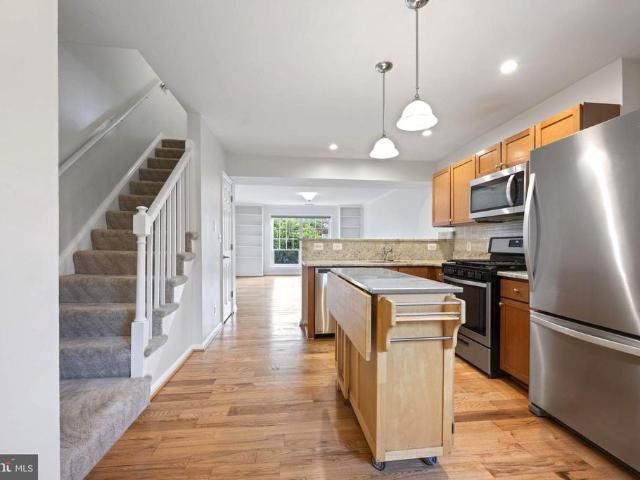 Condo for sale in James K. Polk, Alexandria