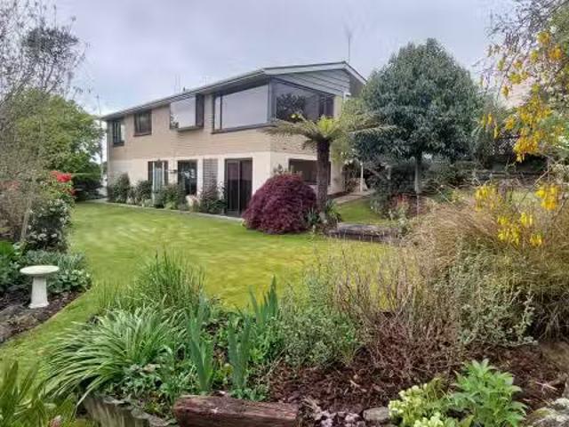 House for sale in Otakou