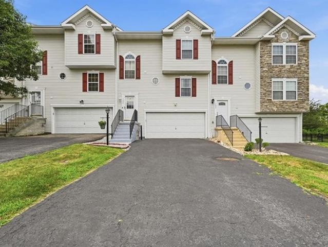 Townhouse for sale in Finleyville, Pennsylvania