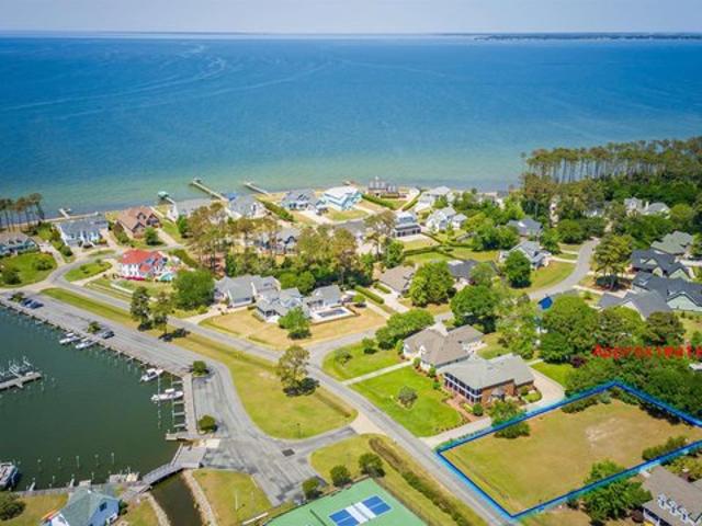 Land for sale in Manteo, North Carolina