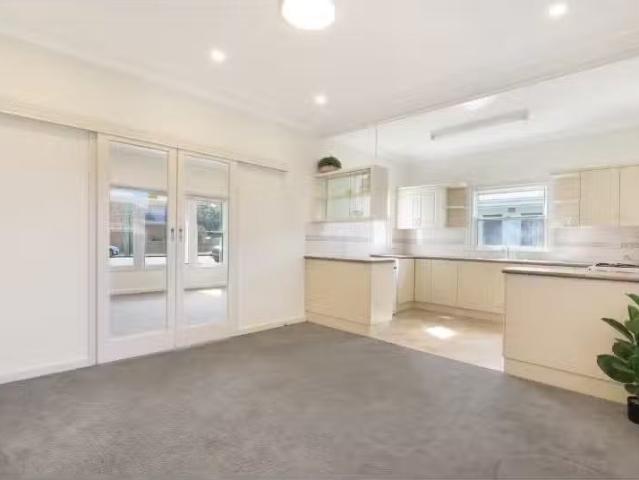 House for rent in Wollongong West, New South Wales