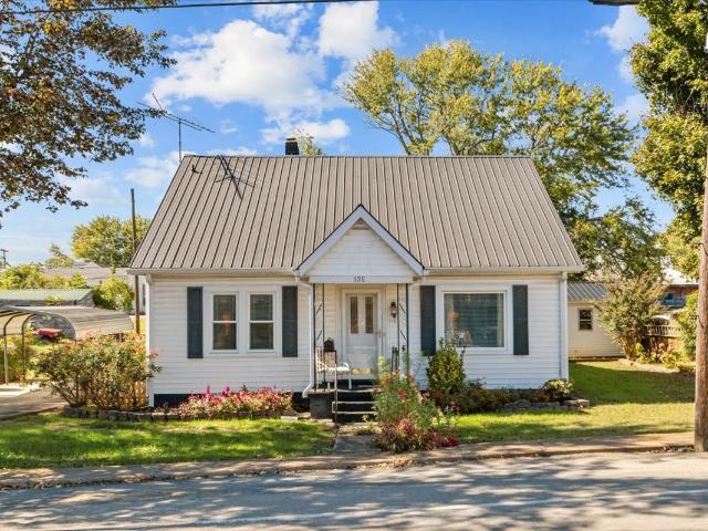 House for sale in McEwen, Middle Tennessee