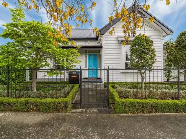 House for sale in Edgeware, Canterbury