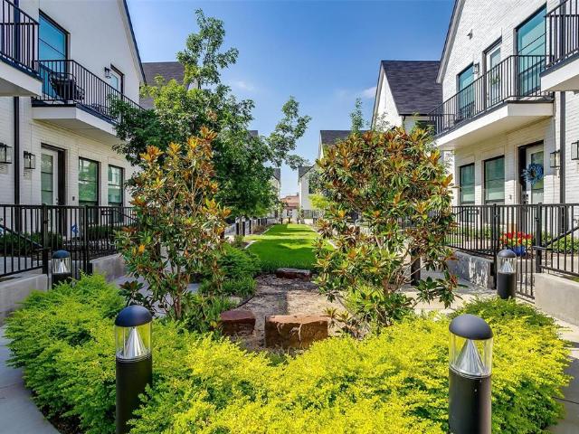 Townhouse for sale in Arlington, Texas