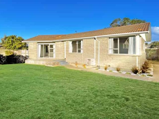 House for rent in Chaslands, Canterbury