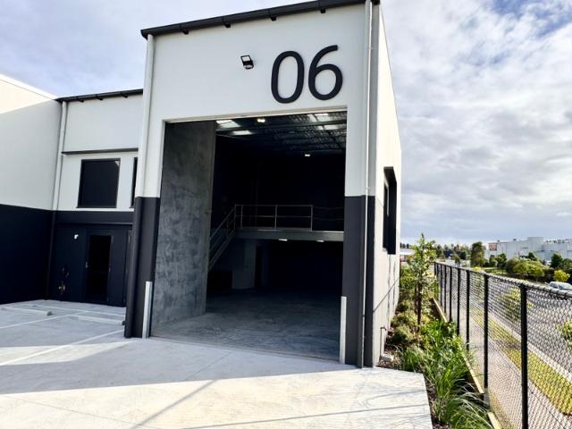 Warehouse for rent in Toombul, Queensland
