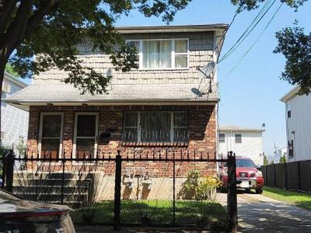 House for sale in Queens, Arverne
