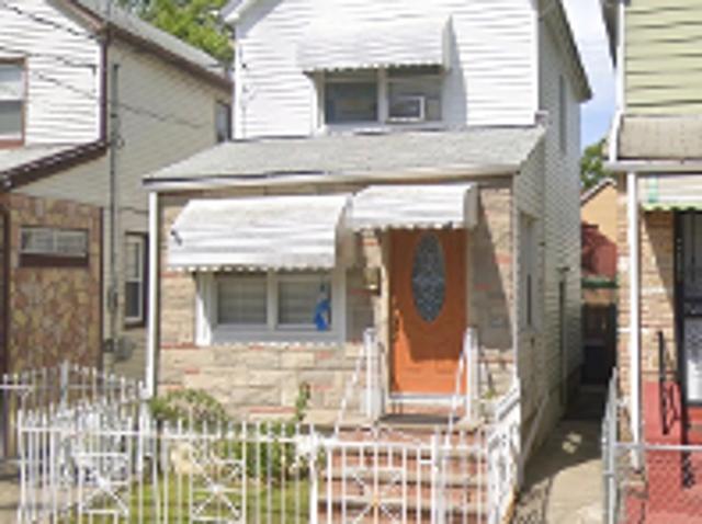 House for sale in Queens, Arverne
