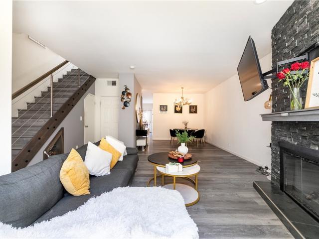 Townhouse for sale in Sylmar Neighborhood Council District, Canoga Park