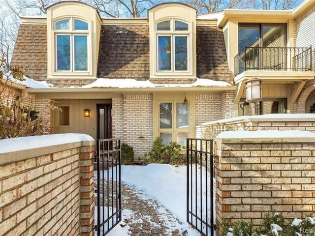Townhouse for sale in Bloomfield Hills, Michigan