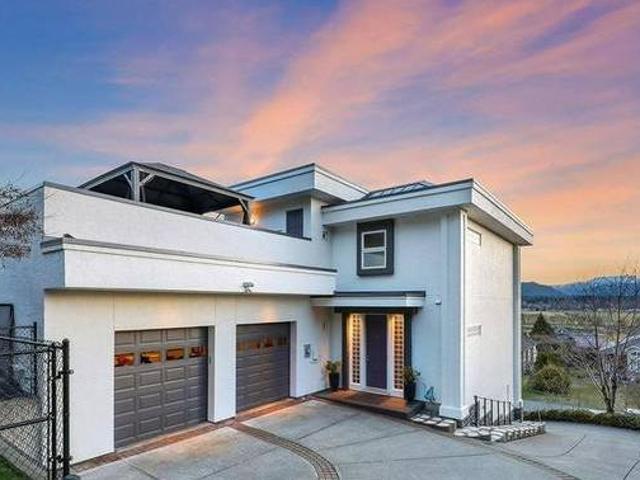 House for sale in Courtenay