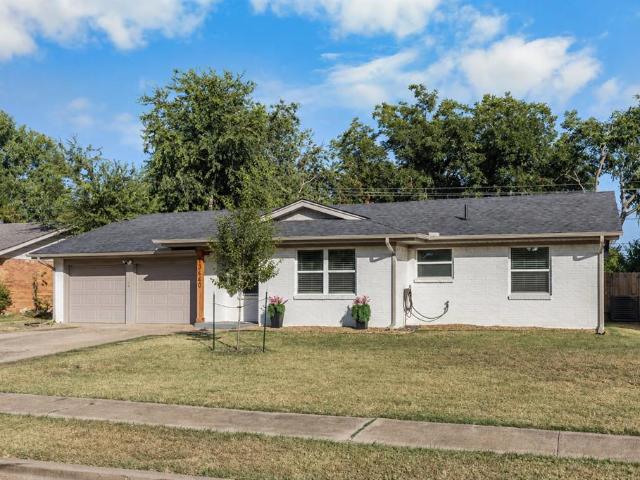 House for sale in Farmers Branch, Texas