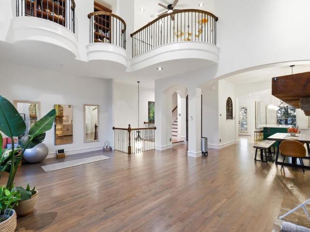 Townhouse for sale in Farmers Branch, Texas