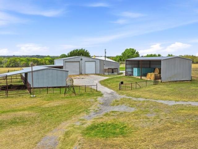 Farm for sale in Kingsbury, Texas