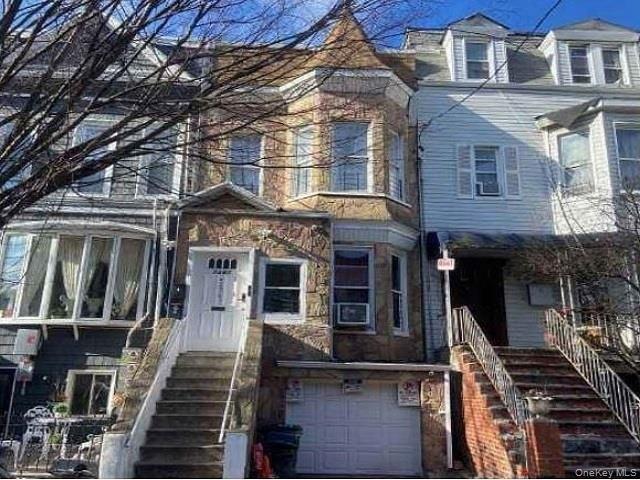 House for sale in The Bronx, Arverne