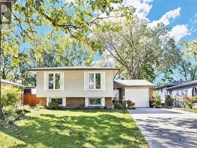 House for sale in Riverside, Windsor