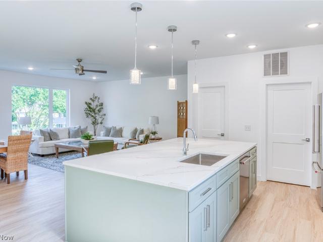 House for sale in Detroit - Shoreway, Cleveland