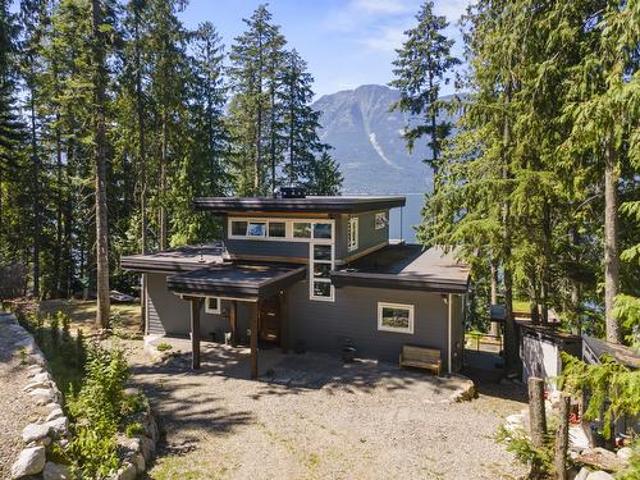 House for sale in Sirdar, British Columbia