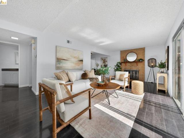 Townhouse for sale in Pinole, California
