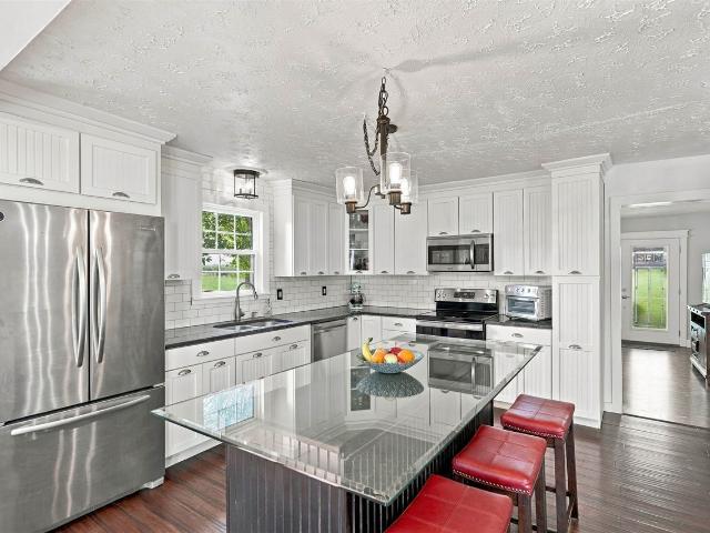 House for sale in Petroleum, Allen County