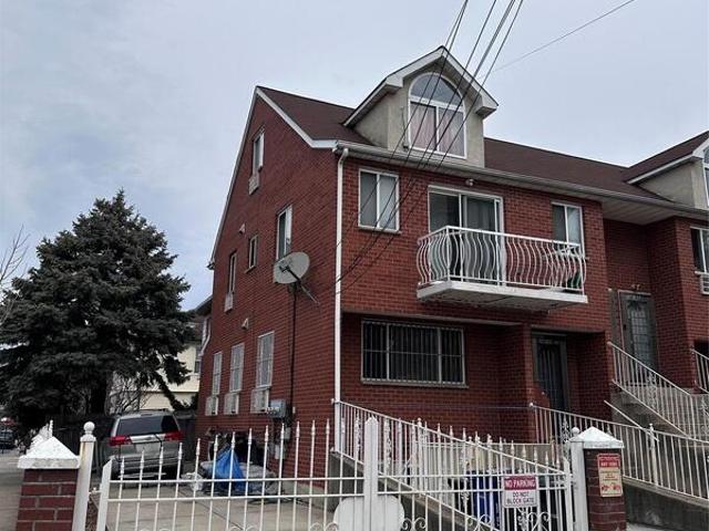 Townhouse for sale in Flushing