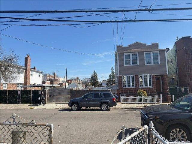 House for sale in Queens, Arverne